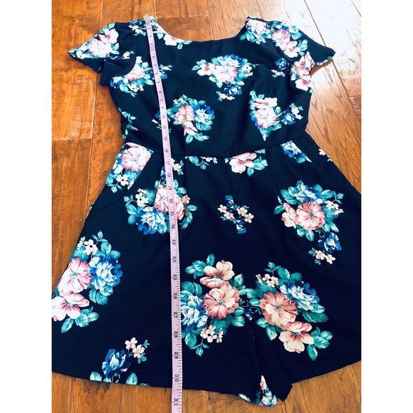 🌷NWOT Blue Floral Romper - Picture 7 of 8